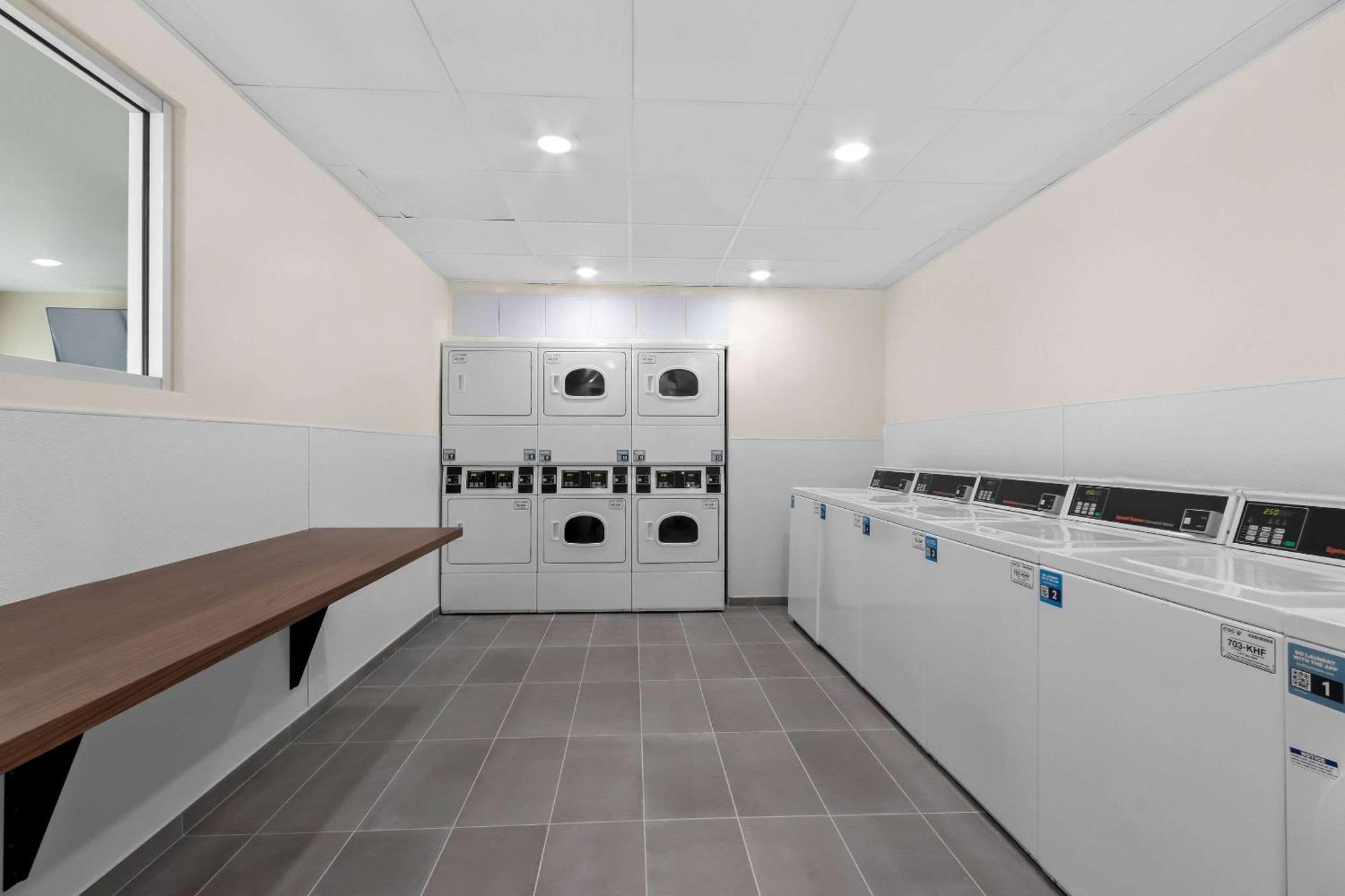 Everhome Suites Glendale Sports Entertainment District מראה חיצוני תמונה